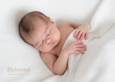 Babyfotografie_Köln_Blickwinkel Fotografie_Neugeborenenshooting